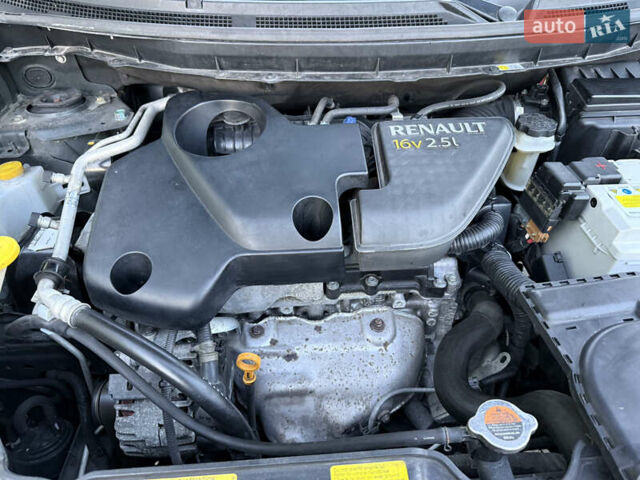 Черный Рено Колеос, объемом двигателя 2.45 л и пробегом 188 тыс. км за 12000 $, фото 103 на Automoto.ua