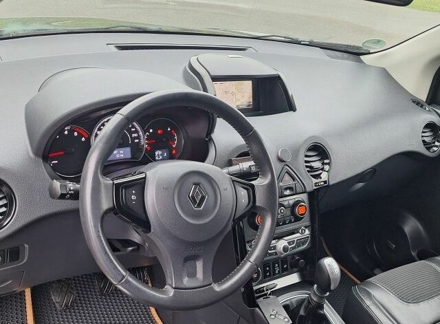 Черный Рено Колеос, объемом двигателя 2 л и пробегом 157 тыс. км за 13300 $, фото 21 на Automoto.ua