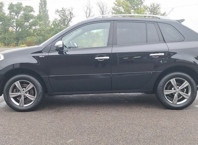 Черный Рено Колеос, объемом двигателя 2 л и пробегом 157 тыс. км за 13300 $, фото 3 на Automoto.ua