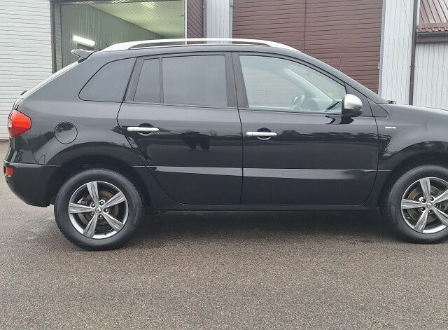 Черный Рено Колеос, объемом двигателя 2 л и пробегом 157 тыс. км за 13300 $, фото 4 на Automoto.ua