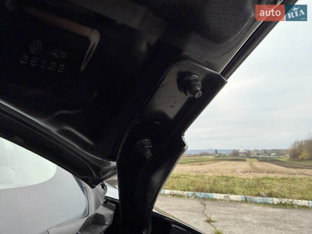 Черный Рено Колеос, объемом двигателя 2.5 л и пробегом 179 тыс. км за 14000 $, фото 66 на Automoto.ua
