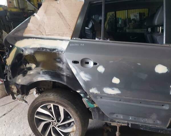 Черный Рено Колеос, объемом двигателя 2 л и пробегом 182 тыс. км за 12200 $, фото 22 на Automoto.ua