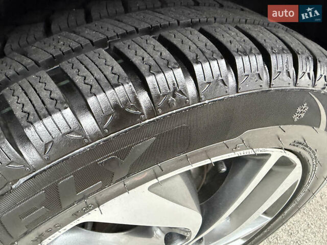 Черный Рено Колеос, объемом двигателя 2.5 л и пробегом 179 тыс. км за 14000 $, фото 29 на Automoto.ua