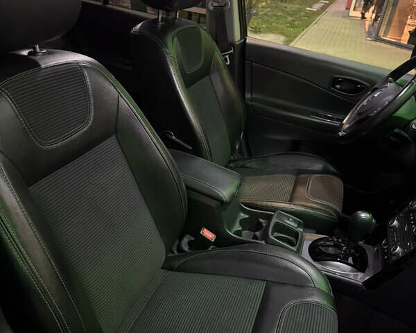 Чорний Рено Колеос, об'ємом двигуна 2.49 л та пробігом 170 тис. км за 14500 $, фото 13 на Automoto.ua