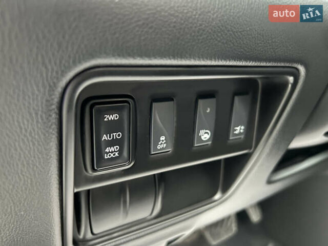 Черный Рено Колеос, объемом двигателя 2 л и пробегом 159 тыс. км за 20350 $, фото 30 на Automoto.ua