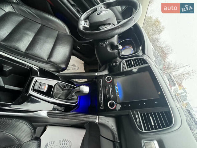 Черный Рено Колеос, объемом двигателя 2 л и пробегом 159 тыс. км за 20350 $, фото 18 на Automoto.ua