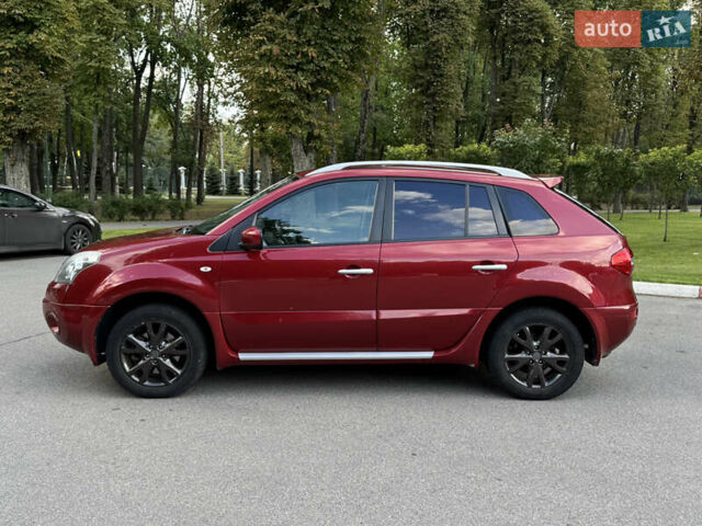 Красный Рено Колеос, объемом двигателя 2.5 л и пробегом 150 тыс. км за 8000 $, фото 1 на Automoto.ua