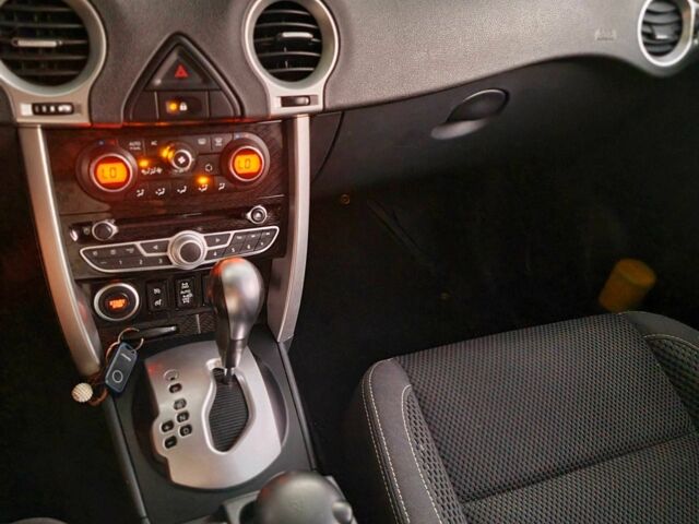 Красный Рено Колеос, объемом двигателя 2.5 л и пробегом 155 тыс. км за 10000 $, фото 1 на Automoto.ua