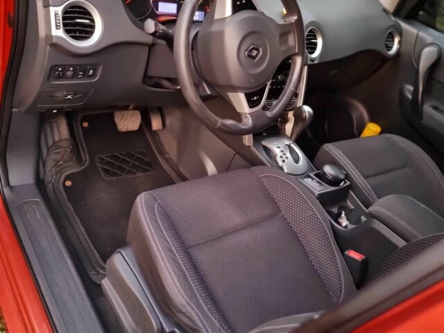 Красный Рено Колеос, объемом двигателя 2.5 л и пробегом 155 тыс. км за 10000 $, фото 13 на Automoto.ua