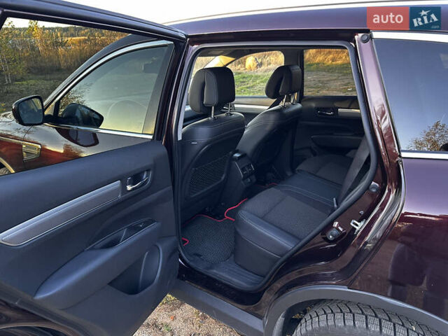 Красный Рено Колеос, объемом двигателя 2.49 л и пробегом 35 тыс. км за 25500 $, фото 4 на Automoto.ua