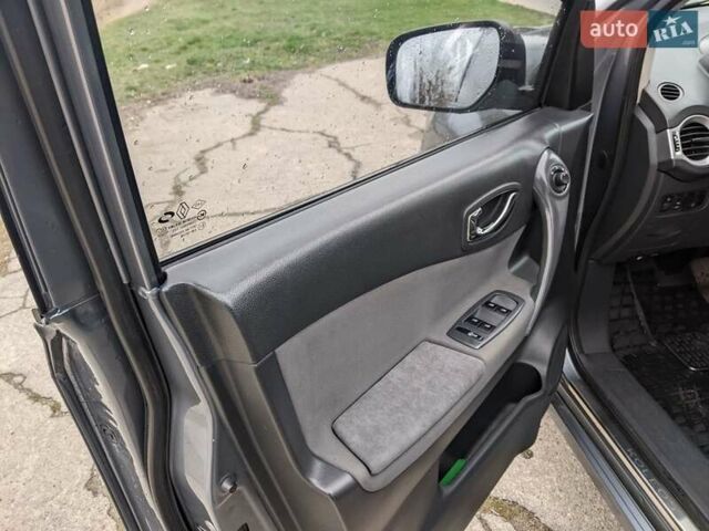 Рено Колеос, объемом двигателя 2.45 л и пробегом 220 тыс. км за 8400 $, фото 10 на Automoto.ua