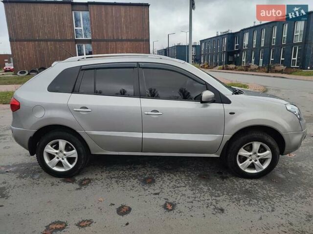 Серый Рено Колеос, объемом двигателя 2.5 л и пробегом 252 тыс. км за 7300 $, фото 3 на Automoto.ua