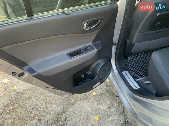 Сірий Рено Колеос, об'ємом двигуна 2 л та пробігом 224 тис. км за 7800 $, фото 13 на Automoto.ua
