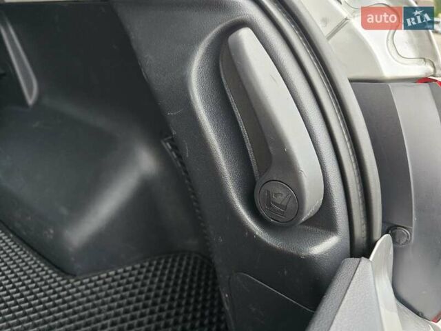 Сірий Рено Колеос, об'ємом двигуна 2 л та пробігом 289 тис. км за 7999 $, фото 72 на Automoto.ua