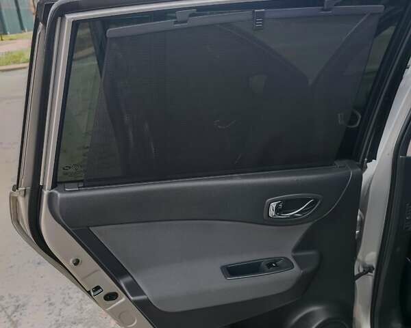 Серый Рено Колеос, объемом двигателя 2.5 л и пробегом 252 тыс. км за 7300 $, фото 18 на Automoto.ua