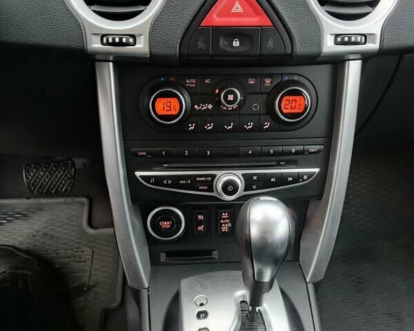 Серый Рено Колеос, объемом двигателя 2 л и пробегом 247 тыс. км за 9300 $, фото 15 на Automoto.ua