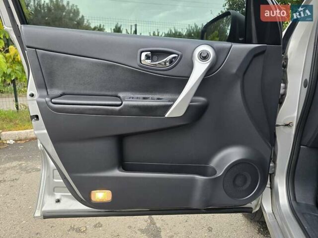 Сірий Рено Колеос, об'ємом двигуна 2 л та пробігом 289 тис. км за 7999 $, фото 20 на Automoto.ua
