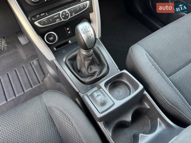 Серый Рено Колеос, объемом двигателя 2 л и пробегом 255 тыс. км за 7299 $, фото 23 на Automoto.ua