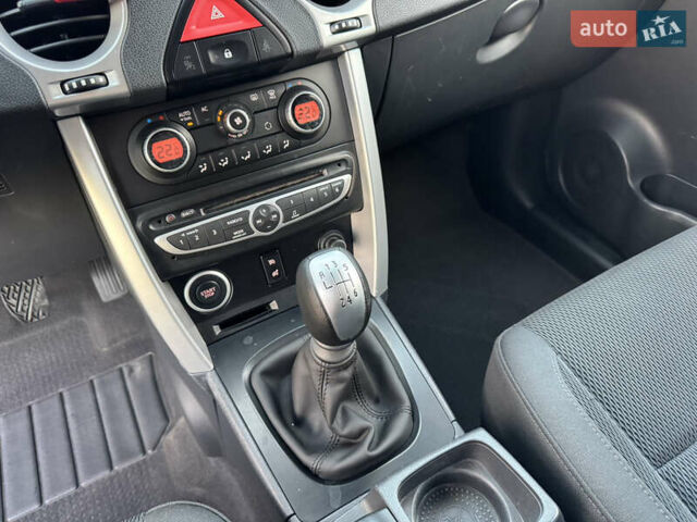 Серый Рено Колеос, объемом двигателя 2 л и пробегом 255 тыс. км за 7299 $, фото 22 на Automoto.ua