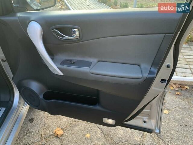 Сірий Рено Колеос, об'ємом двигуна 2 л та пробігом 224 тис. км за 7800 $, фото 17 на Automoto.ua
