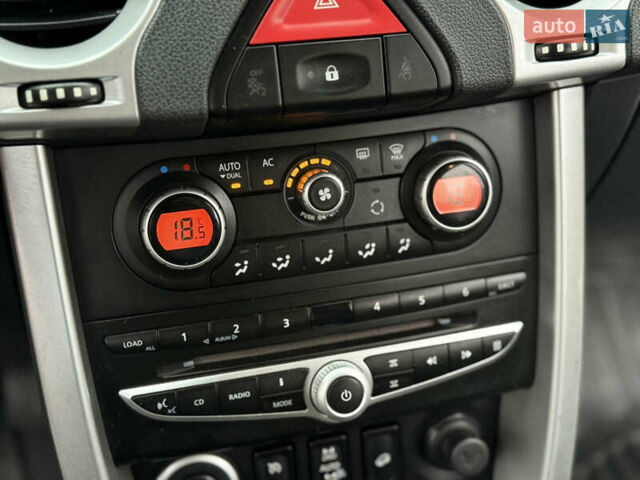 Сірий Рено Колеос, об'ємом двигуна 2 л та пробігом 238 тис. км за 8300 $, фото 23 на Automoto.ua