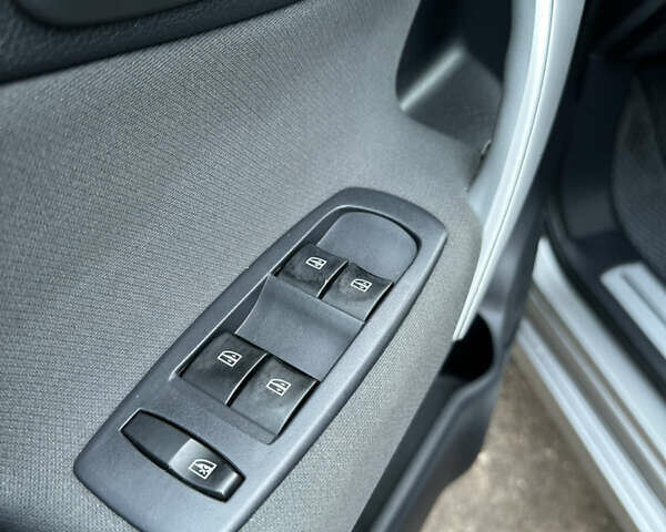 Сірий Рено Колеос, об'ємом двигуна 2 л та пробігом 230 тис. км за 7800 $, фото 24 на Automoto.ua