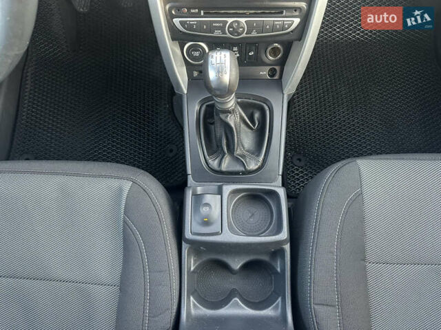 Серый Рено Колеос, объемом двигателя 2.49 л и пробегом 250 тыс. км за 8900 $, фото 13 на Automoto.ua