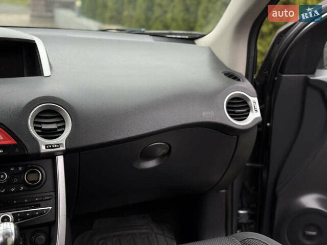 Сірий Рено Колеос, об'ємом двигуна 2 л та пробігом 238 тис. км за 8300 $, фото 17 на Automoto.ua