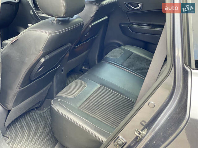 Серый Рено Колеос, объемом двигателя 2.49 л и пробегом 260 тыс. км за 8100 $, фото 9 на Automoto.ua