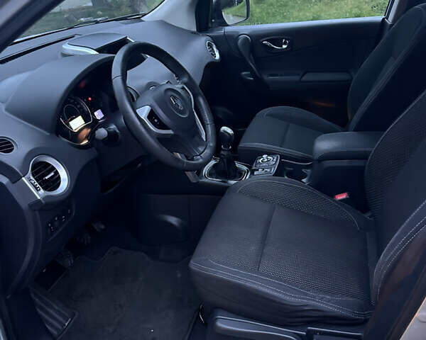 Сірий Рено Колеос, об'ємом двигуна 2 л та пробігом 214 тис. км за 9600 $, фото 8 на Automoto.ua