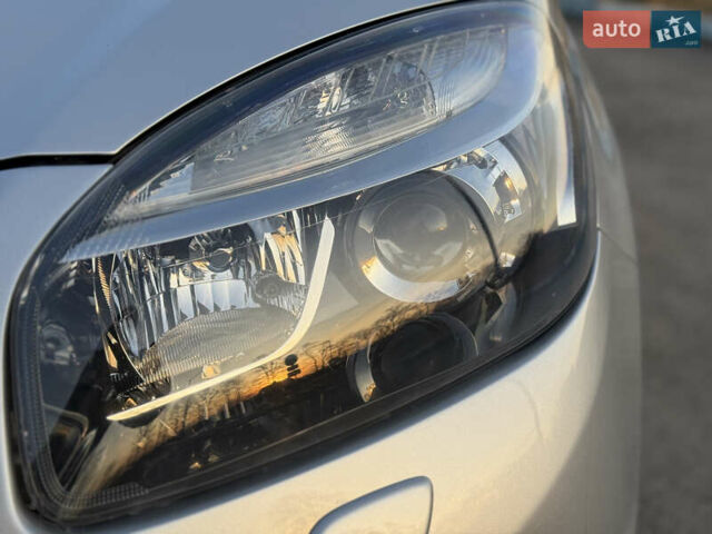 Серый Рено Колеос, объемом двигателя 2 л и пробегом 227 тыс. км за 13300 $, фото 13 на Automoto.ua