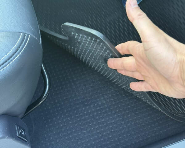 Рено Колеос 2012 в Каневе на Automoto.ua Серый Рено Колеос, объемом двигателя 2 л и пробегом 245 тыс. км за 11600 $, фото 31 на Automoto.ua