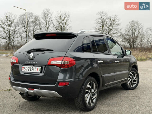 Серый Рено Колеос, объемом двигателя 2.5 л и пробегом 176 тыс. км за 14000 $, фото 4 на Automoto.ua