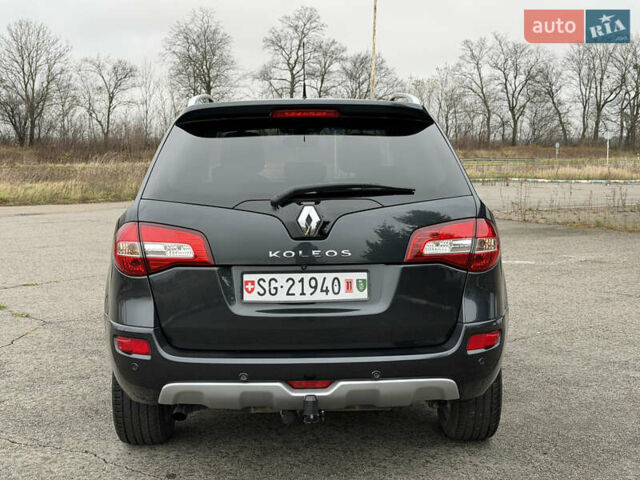 Серый Рено Колеос, объемом двигателя 2.5 л и пробегом 176 тыс. км за 14000 $, фото 10 на Automoto.ua