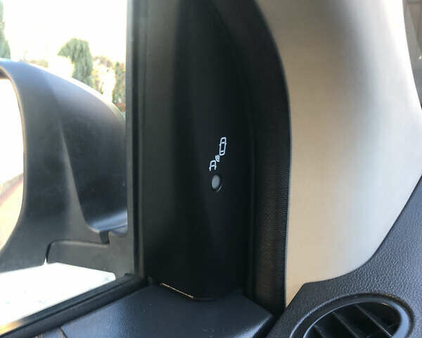 Сірий Рено Колеос, об'ємом двигуна 2 л та пробігом 96 тис. км за 13550 $, фото 17 на Automoto.ua