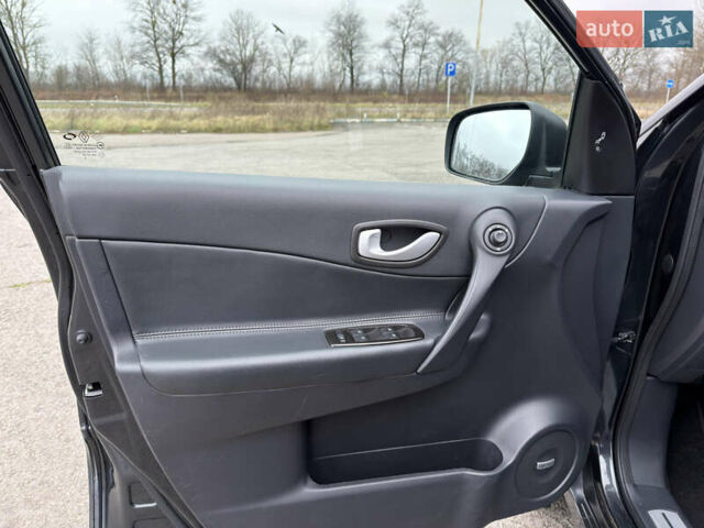 Серый Рено Колеос, объемом двигателя 2.5 л и пробегом 176 тыс. км за 14000 $, фото 32 на Automoto.ua