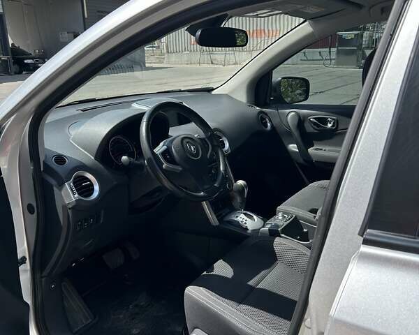 Сірий Рено Колеос, об'ємом двигуна 2 л та пробігом 85 тис. км за 11900 $, фото 8 на Automoto.ua