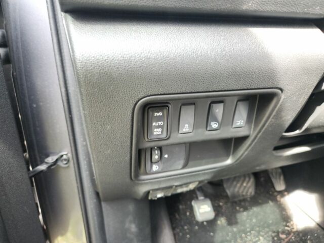 Серый Рено Колеос, объемом двигателя 0 л и пробегом 127 тыс. км за 9800 $, фото 5 на Automoto.ua