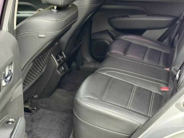 Серый Рено Колеос, объемом двигателя 2 л и пробегом 100 тыс. км за 18500 $, фото 5 на Automoto.ua