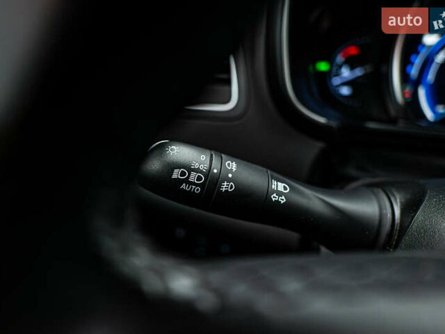 Серый Рено Колеос, объемом двигателя 2.5 л и пробегом 79 тыс. км за 23504 $, фото 14 на Automoto.ua