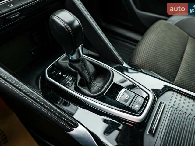 Серый Рено Колеос, объемом двигателя 2.5 л и пробегом 79 тыс. км за 23504 $, фото 17 на Automoto.ua