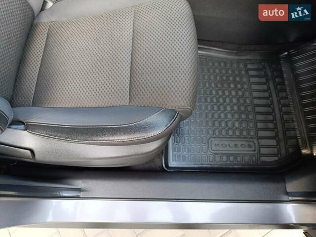 Серый Рено Колеос, объемом двигателя 2.49 л и пробегом 36 тыс. км за 25500 $, фото 67 на Automoto.ua
