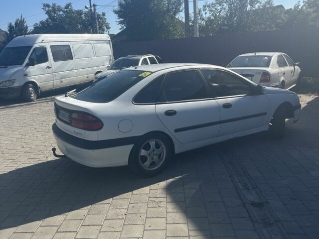 Білий Рено Лагуна, об'ємом двигуна 0 л та пробігом 385 тис. км за 2000 $, фото 1 на Automoto.ua