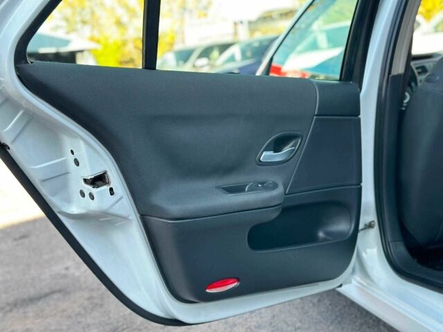 Белый Рено Лагуна, объемом двигателя 1.9 л и пробегом 231 тыс. км за 4990 $, фото 19 на Automoto.ua