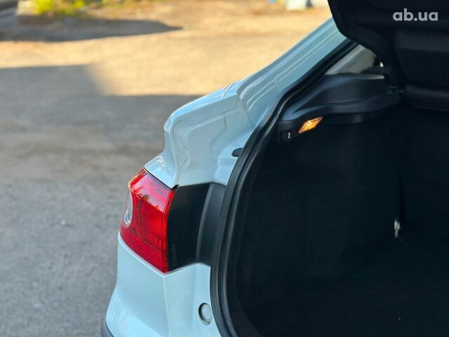 Белый Рено Лагуна, объемом двигателя 1.9 л и пробегом 231 тыс. км за 4990 $, фото 27 на Automoto.ua