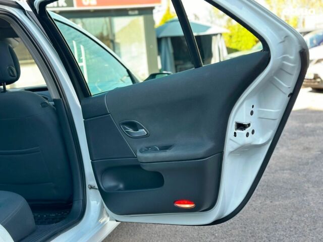 Белый Рено Лагуна, объемом двигателя 1.9 л и пробегом 231 тыс. км за 4990 $, фото 31 на Automoto.ua