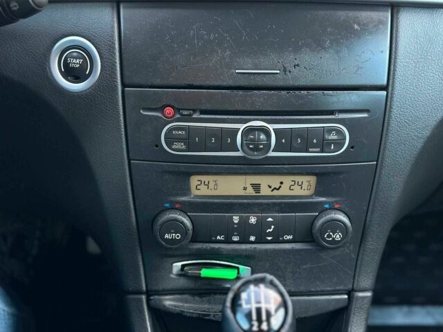 Белый Рено Лагуна, объемом двигателя 1.9 л и пробегом 231 тыс. км за 4990 $, фото 6 на Automoto.ua