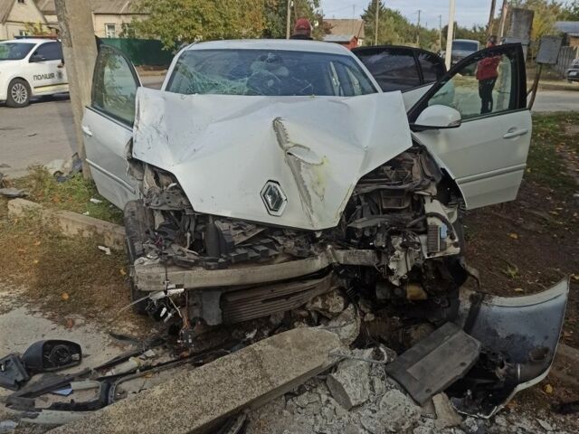 Білий Рено Лагуна, об'ємом двигуна 1.46 л та пробігом 187 тис. км за 2500 $, фото 1 на Automoto.ua