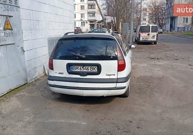 Белый Рено Лагуна, объемом двигателя 1.8 л и пробегом 400 тыс. км за 2500 $, фото 2 на Automoto.ua