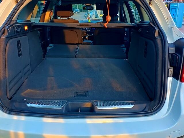 Белый Рено Лагуна, объемом двигателя 1.5 л и пробегом 306 тыс. км за 5800 $, фото 5 на Automoto.ua